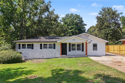 Homes For Sale - 7585 Haley Drive<br/> Jonesboro, GA 30236