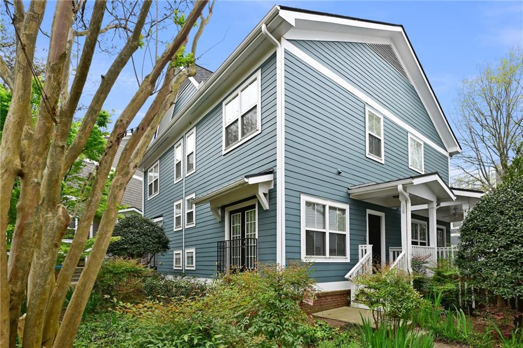 272 Carlyle Park Drive NE