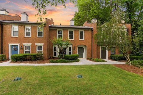 Townhouse For Sale - 4145 Crape Myrtle Lane<br/> Duluth, GA 30096