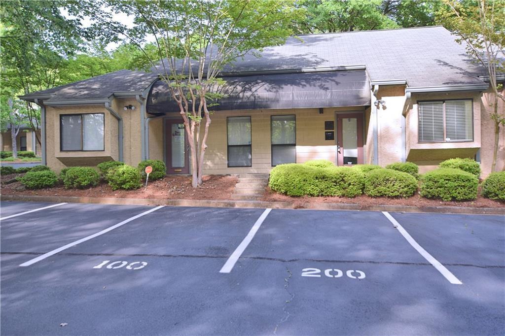 Well maintained business park in a convenient Roswell location. Quiet setting with unit facing green space. Unit includes a 1/2 bath, kitchenette and 3 private offices-plus storage and bonus room. 2 assigned parking spaces. $45 flat fee for water/sewer. HOA fees are covered by the landlord and cover landscaping and exterior maintenance. Easy access to GA400