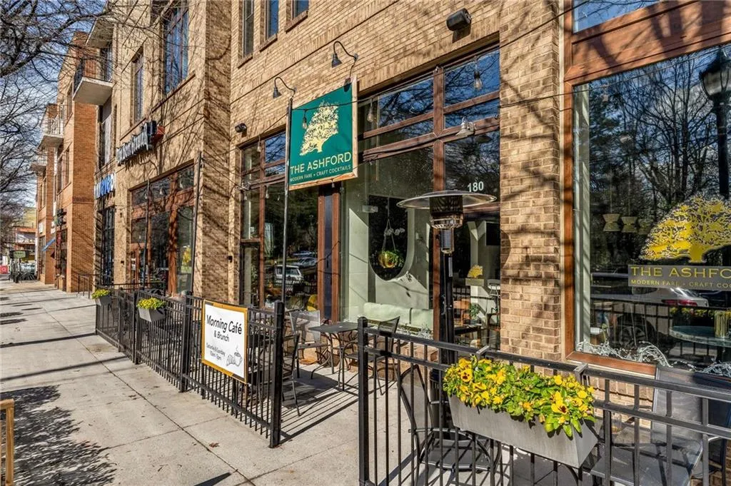 Brookhaven, Georgia 30319, United States, 6 Bedrooms Bedrooms, ,6 BathroomsBathrooms,Residential,Active,81742