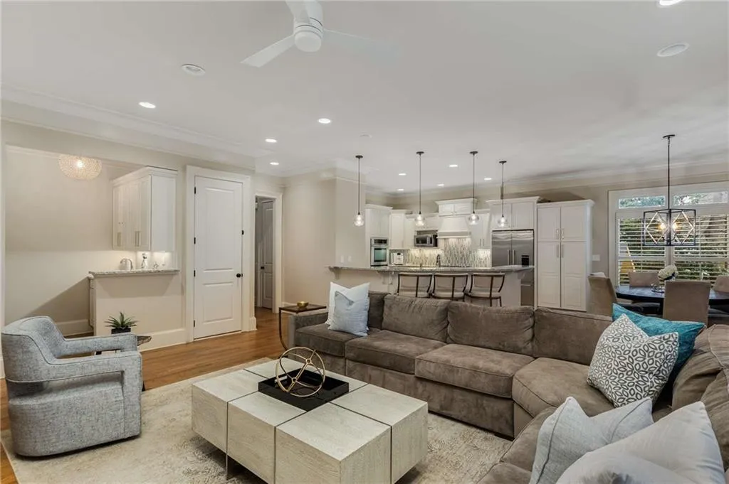 Brookhaven, Georgia 30319, United States, 6 Bedrooms Bedrooms, ,6 BathroomsBathrooms,Residential,Active,81742