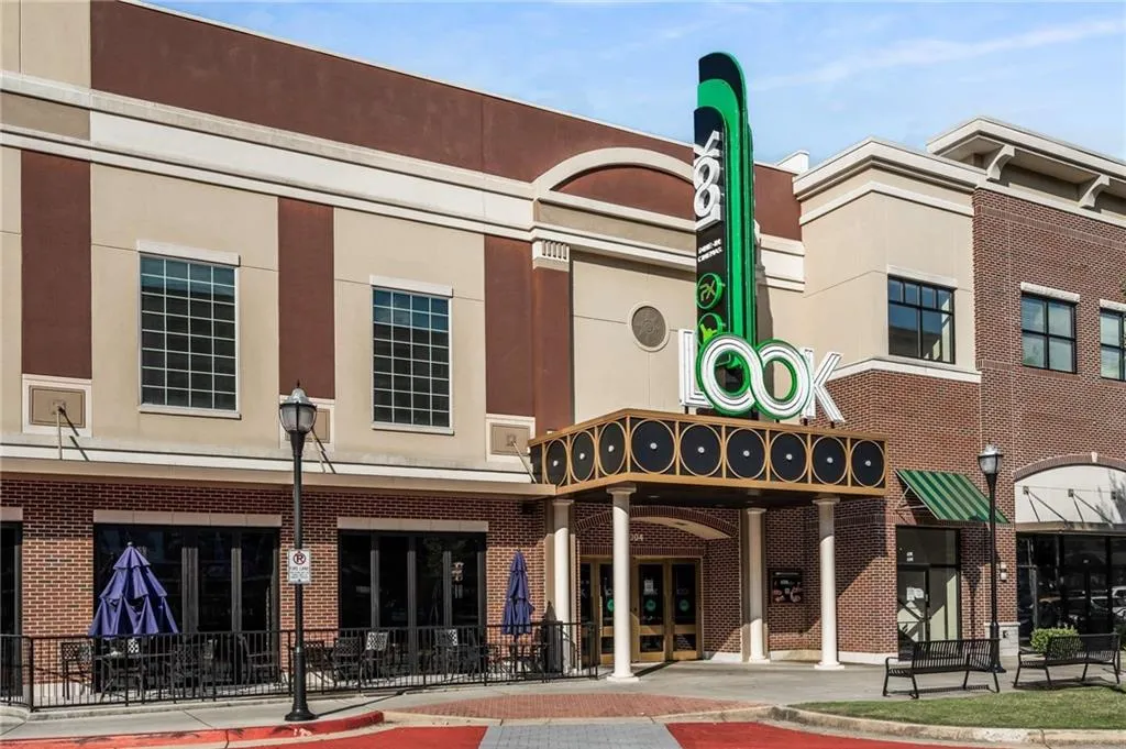 Brookhaven, Georgia 30319, United States, 6 Bedrooms Bedrooms, ,6 BathroomsBathrooms,Residential,Active,81742