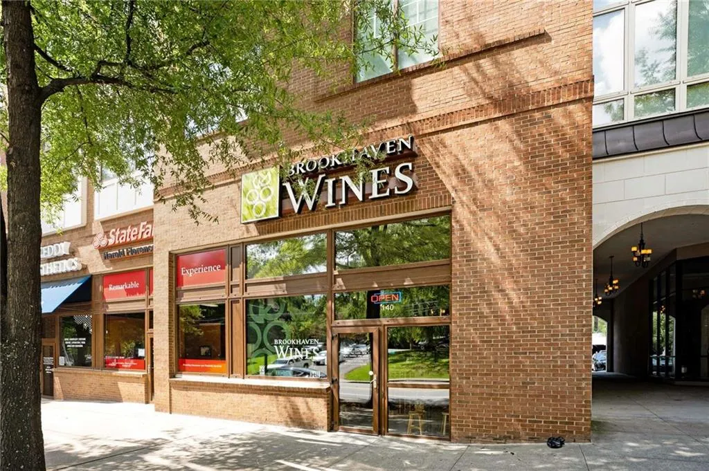 Brookhaven, Georgia 30319, United States, 6 Bedrooms Bedrooms, ,6 BathroomsBathrooms,Residential,Active,81742