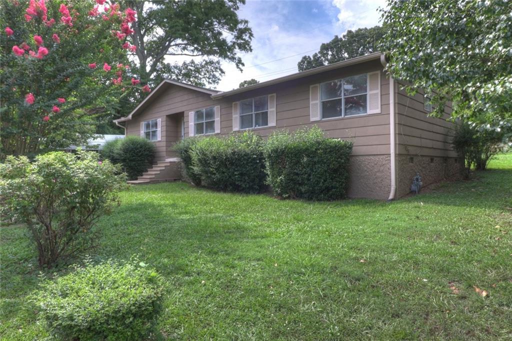 Great 4 Bedroom, 2 Bath Ranch Home in Jonesboro. Don't Miss This Opportunity!