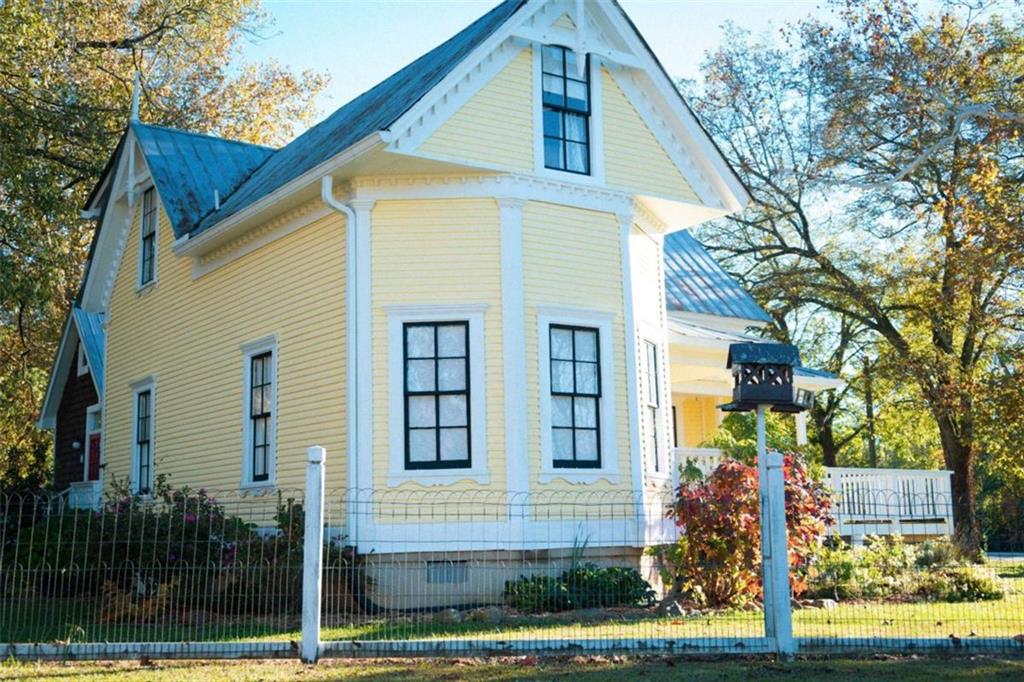 108 E Underwood Street E