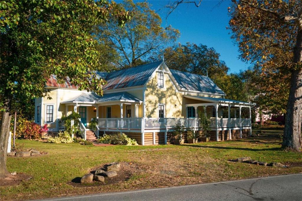 108 E Underwood Street E