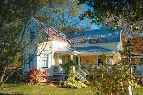 Homes For Sale - 108 E Underwood Street<br/> Cleveland, GA 30528