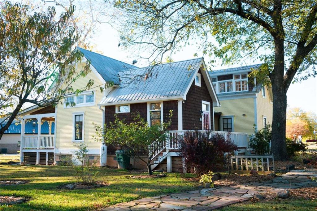 108 E Underwood Street E