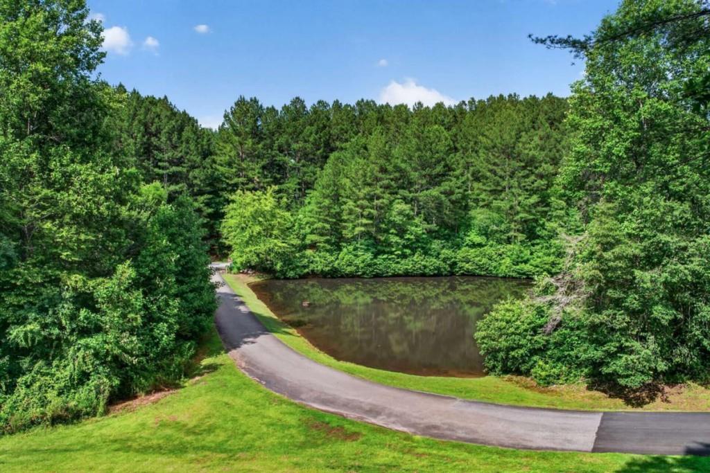 24 Twin Lakes Road