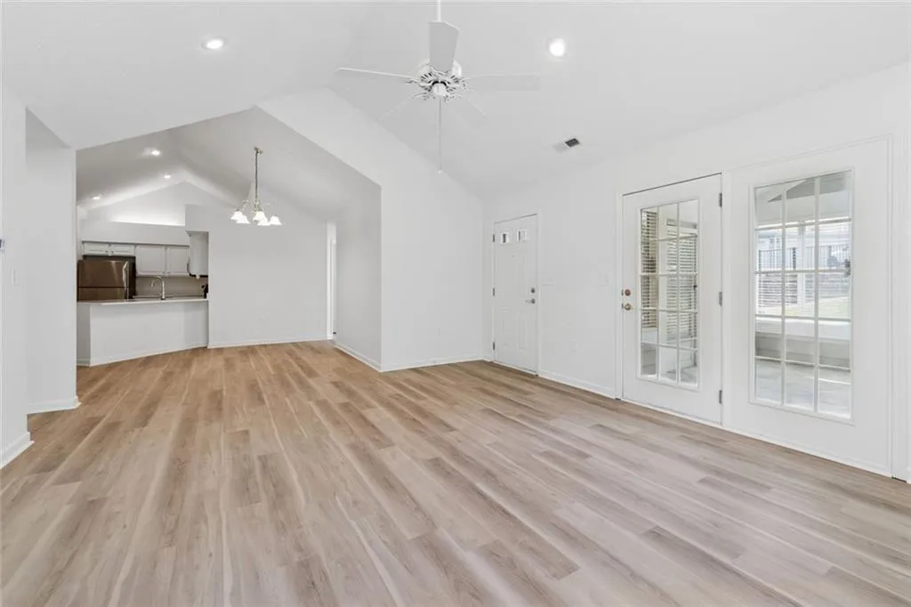 Alpharetta, Georgia 30022, United States, 3 Bedrooms Bedrooms, ,2 BathroomsBathrooms,Residential,Pending,180497