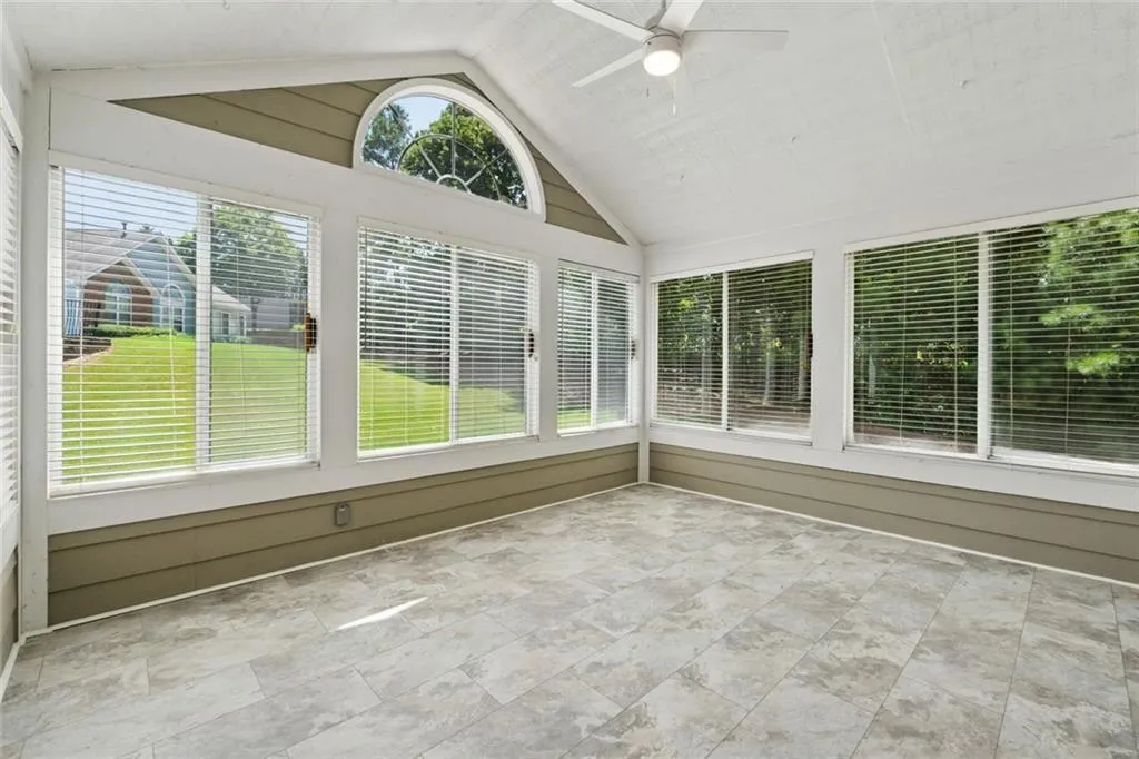 Alpharetta, Georgia 30022, United States, 3 Bedrooms Bedrooms, ,2 BathroomsBathrooms,Residential,Pending,180497