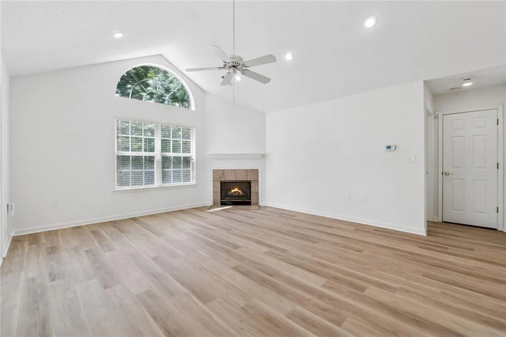 Alpharetta, Georgia 30022, United States, 3 Bedrooms Bedrooms, ,2 BathroomsBathrooms,Residential,Pending,180497