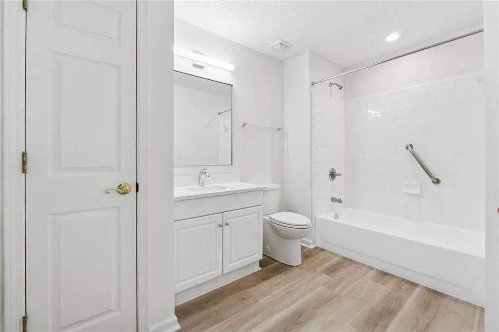 Alpharetta, Georgia 30022, United States, 3 Bedrooms Bedrooms, ,2 BathroomsBathrooms,Residential,Pending,180497