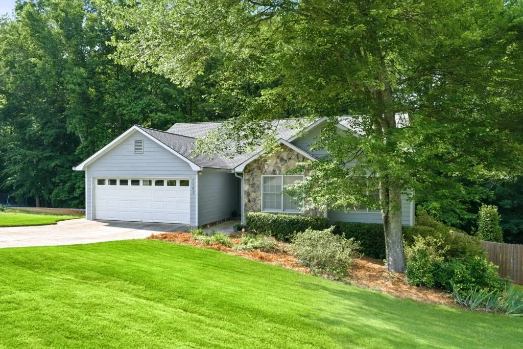 2083 James River Cove