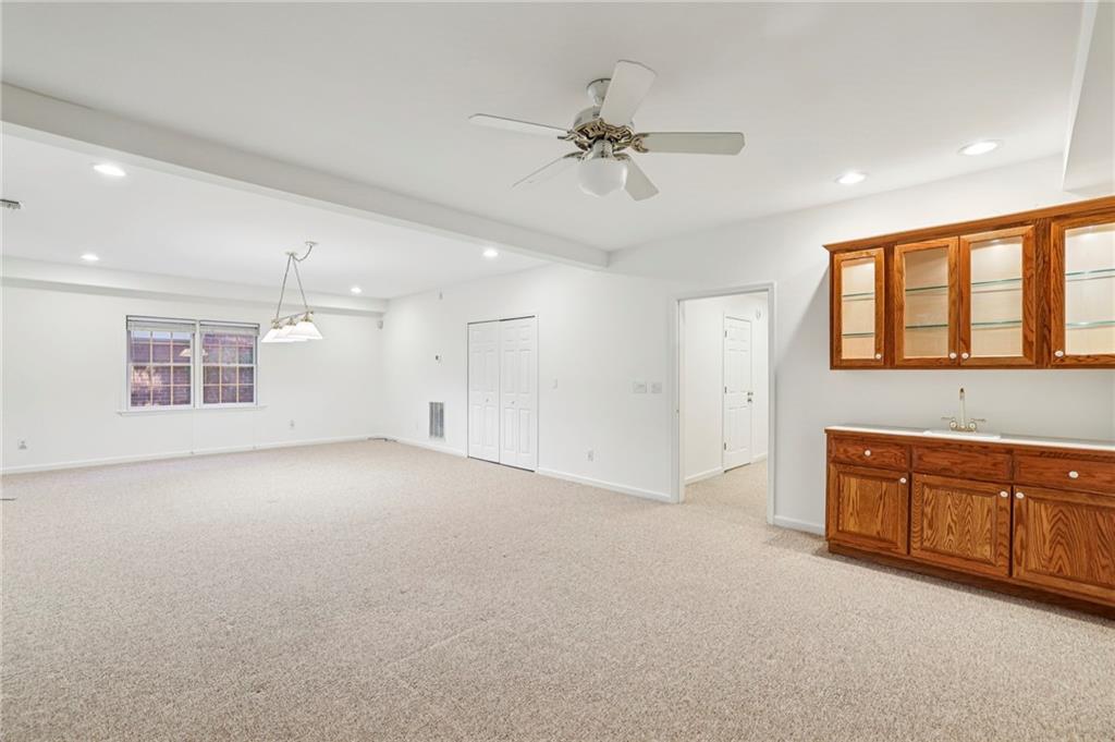 Cameron Manor - Residential