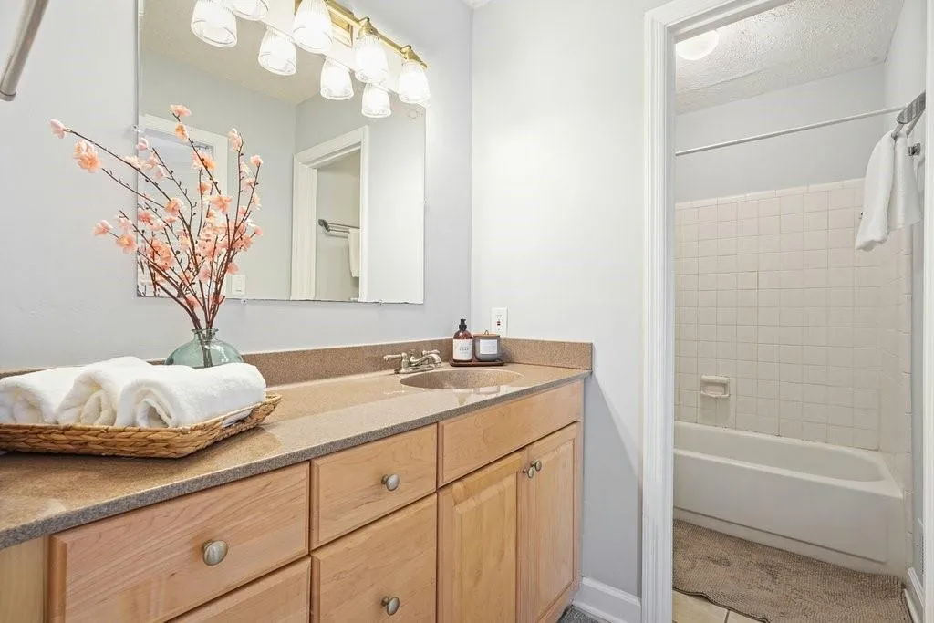 Marietta, Georgia 30068, United States, 3 Bedrooms Bedrooms, ,3 BathroomsBathrooms,Residential,Pending,151386