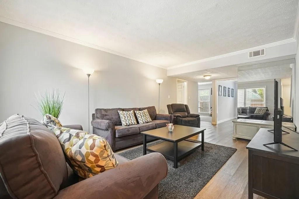 Marietta, Georgia 30068, United States, 3 Bedrooms Bedrooms, ,3 BathroomsBathrooms,Residential,Pending,151386