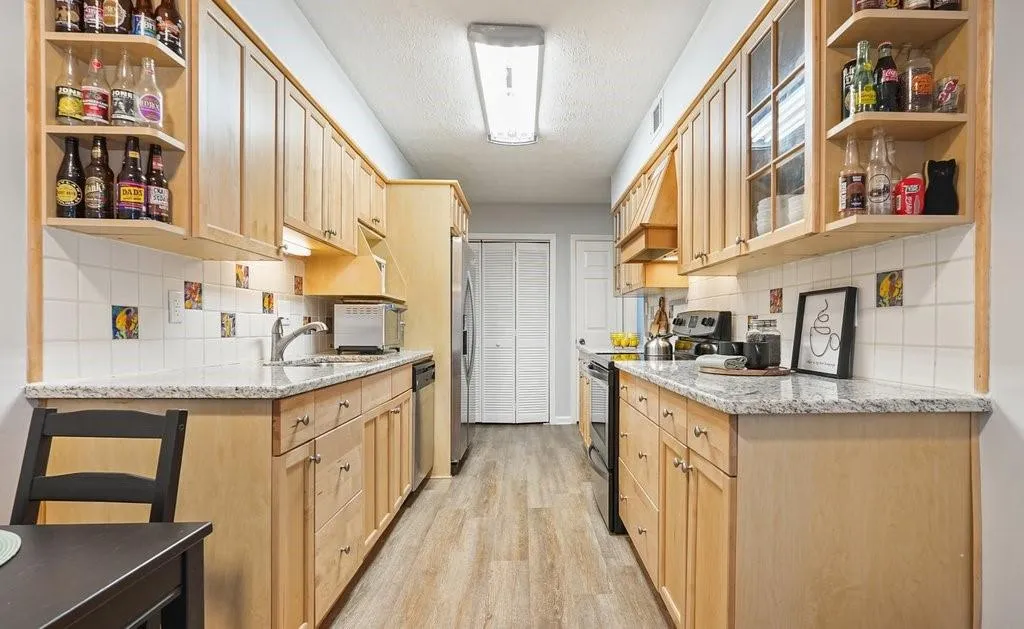 Marietta, Georgia 30068, United States, 3 Bedrooms Bedrooms, ,3 BathroomsBathrooms,Residential,Pending,151386