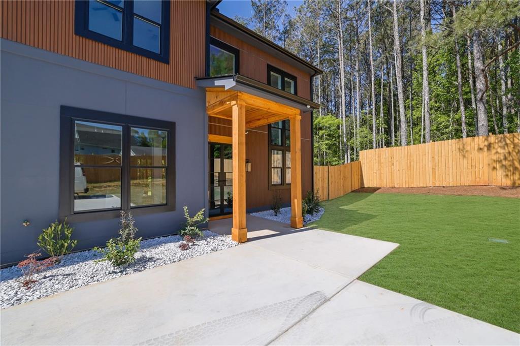 1863 Ben King Road NW