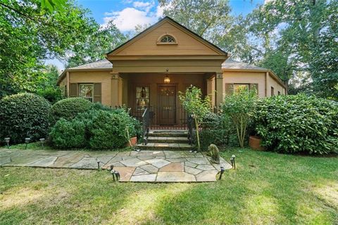 Photo of 3061 Peachtree Drive NE, Atlanta, GA 30305 (MLS # 7745718)