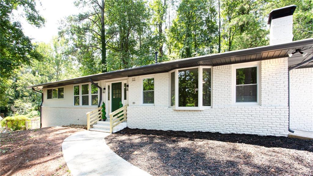 1460 Loch Lomond Trail SW