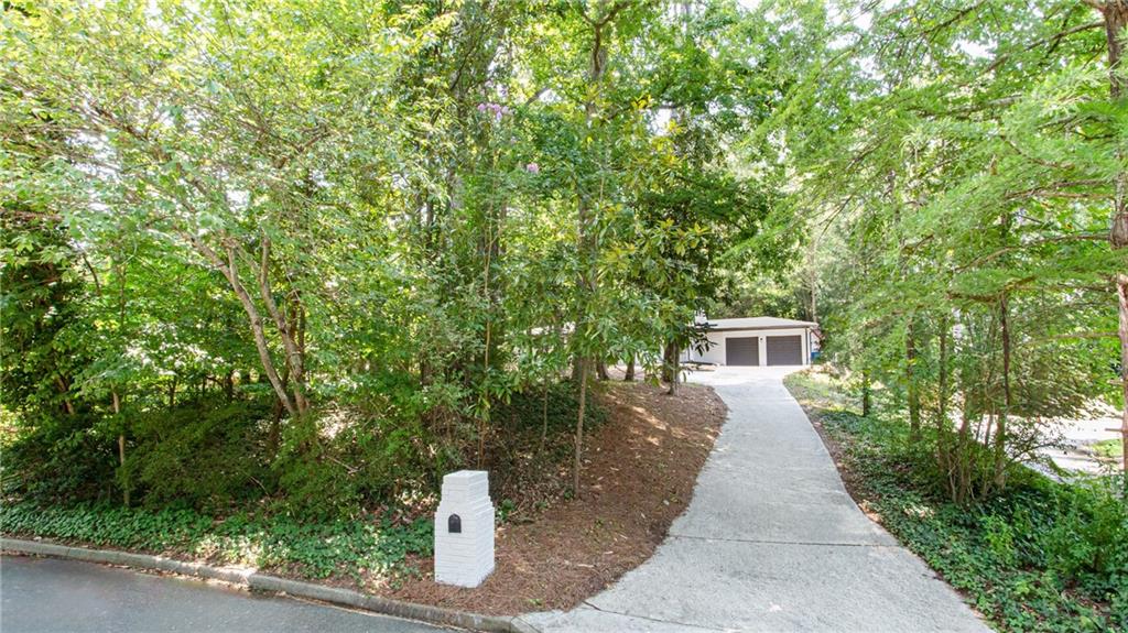 1460 Loch Lomond Trail SW