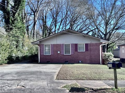 2476 Maple Street East Point GA 30344