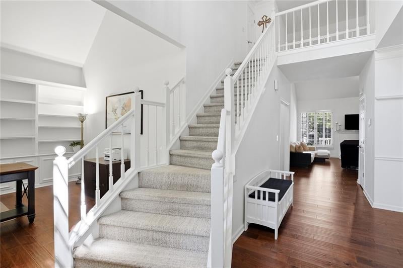 1032 Chippendale Trail SW