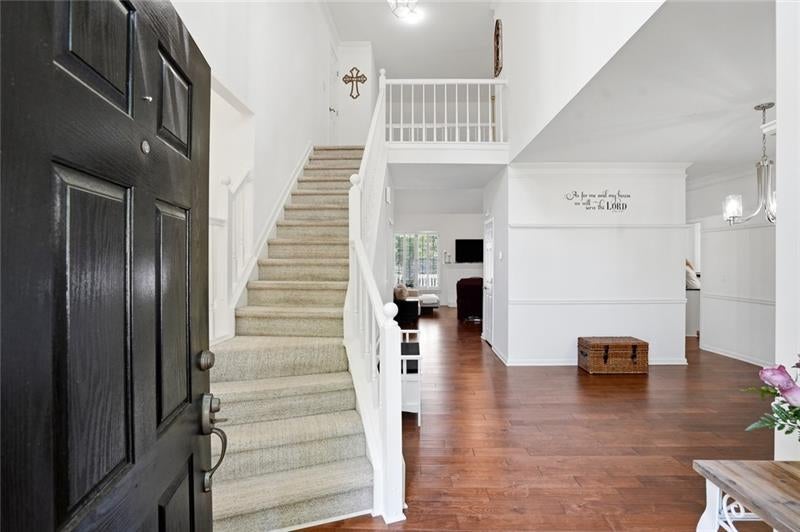 1032 Chippendale Trail SW