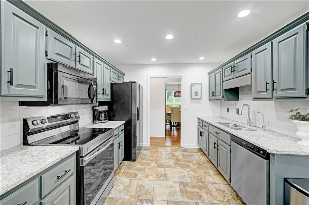5421 Amherst Way, Flowery Branch, Georgia image 4