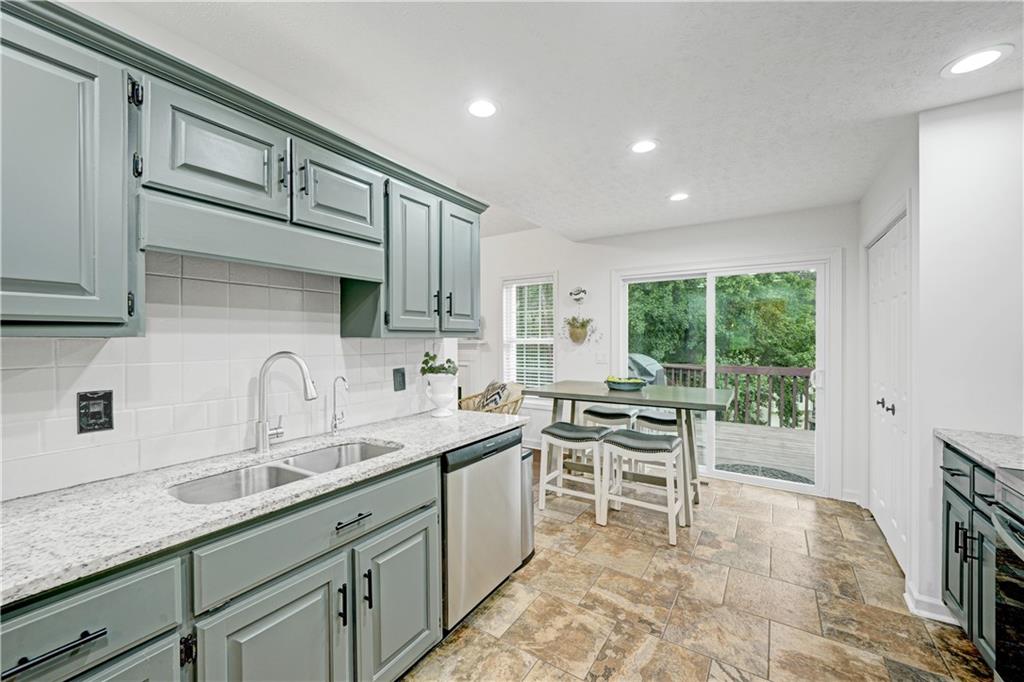 5421 Amherst Way, Flowery Branch, Georgia image 6