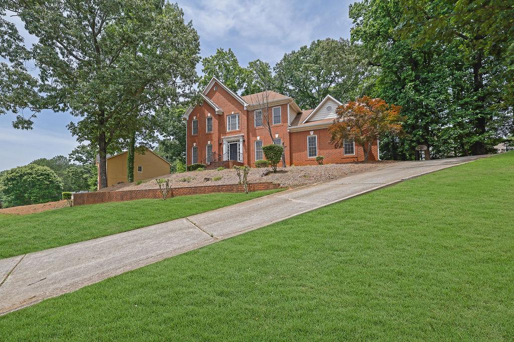 1952 Skidmore Circle