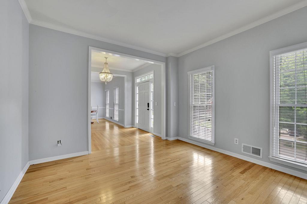 1952 Skidmore Circle