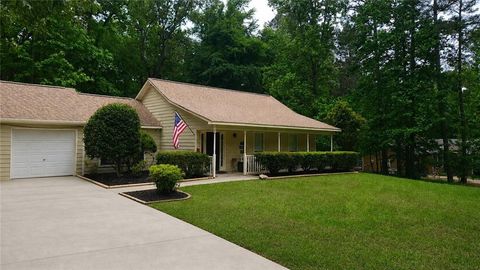 Homes For Sale - 120 Landing Way<br/> Griffin, GA 30223