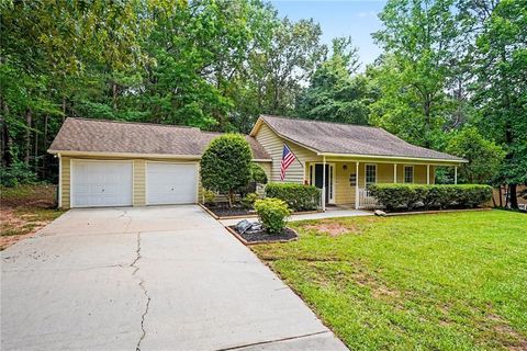 Homes For Sale - 120 Landing Way<br/> Griffin, GA 30223