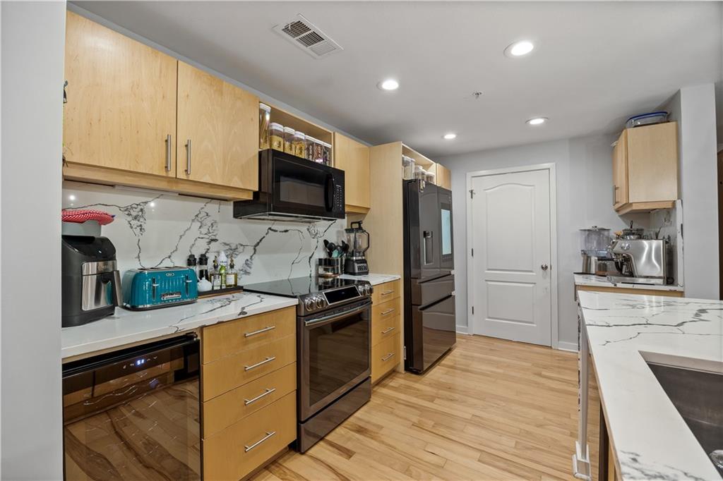 390 17th Street NW 4018