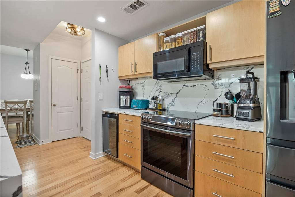 390 17th Street NW 4018