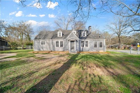 Homes For Sale - 4991 West Street<br/> Clayton County, Forest Park, GA 30297