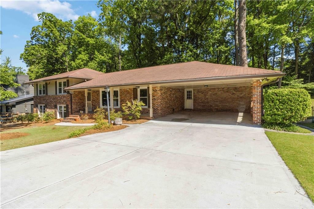 2738 Foster Ridge Road NE