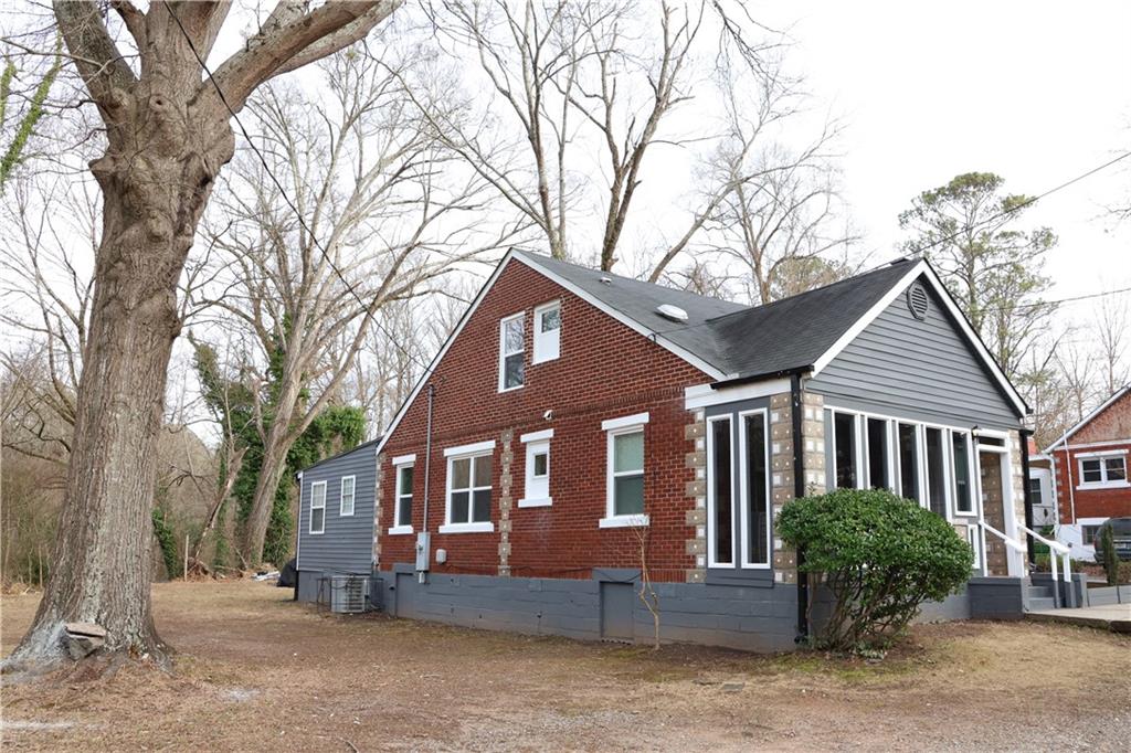 1526 Childress Drive SW