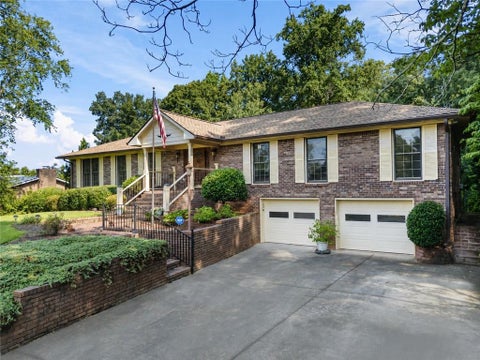 Homes For Sale - 2950 Foothill Trail<br/> Marietta, GA 30066