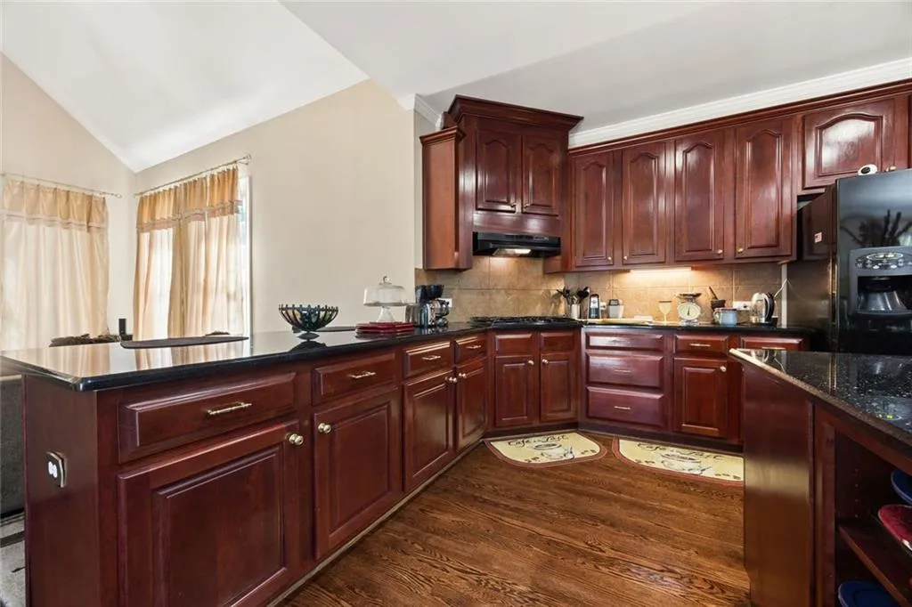 Atlanta, Georgia 30331, United States, 5 Bedrooms Bedrooms, ,4 BathroomsBathrooms,Residential,Pending,209910