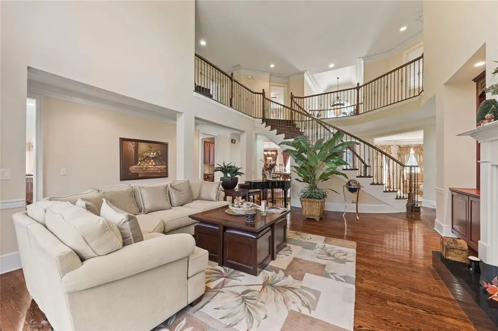 Atlanta, Georgia 30331, United States, 5 Bedrooms Bedrooms, ,4 BathroomsBathrooms,Residential,Pending,209910