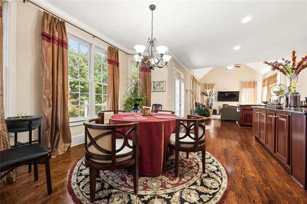 Atlanta, Georgia 30331, United States, 5 Bedrooms Bedrooms, ,4 BathroomsBathrooms,Residential,Pending,209910