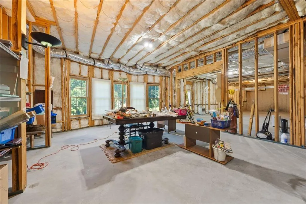 Atlanta, Georgia 30331, United States, 5 Bedrooms Bedrooms, ,4 BathroomsBathrooms,Residential,Pending,209910