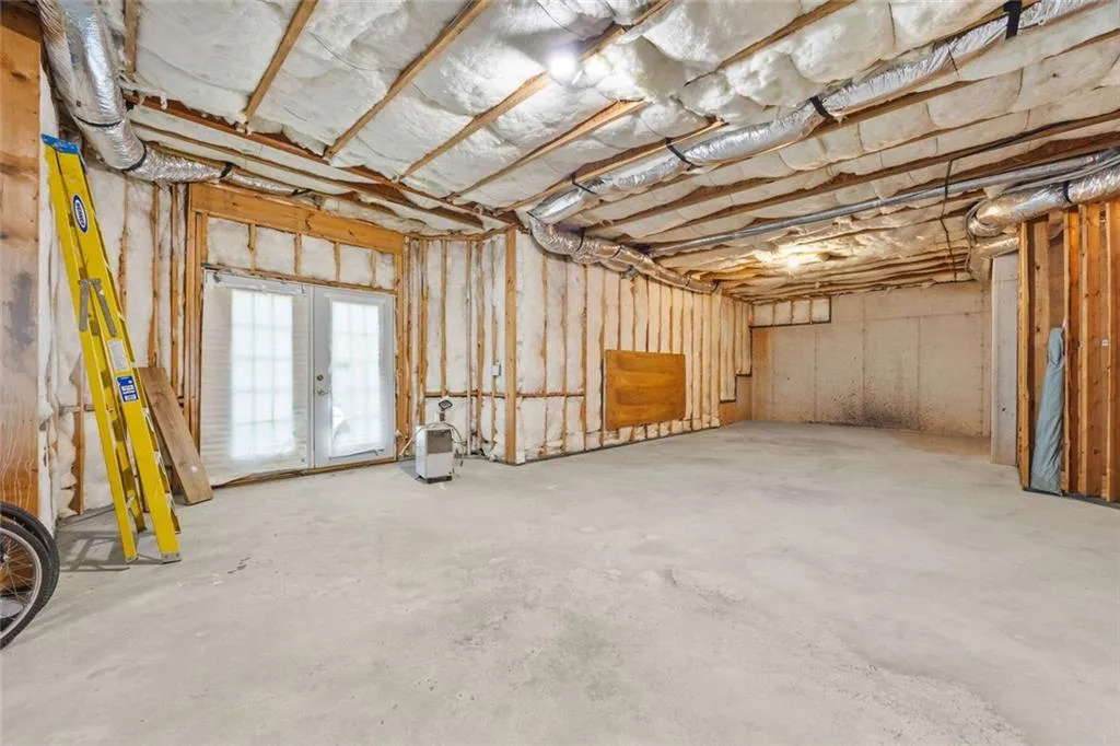 Atlanta, Georgia 30331, United States, 5 Bedrooms Bedrooms, ,4 BathroomsBathrooms,Residential,Pending,209910