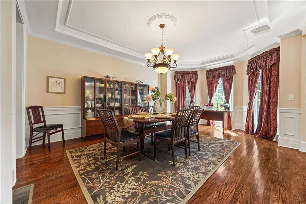 Atlanta, Georgia 30331, United States, 5 Bedrooms Bedrooms, ,4 BathroomsBathrooms,Residential,Pending,209910