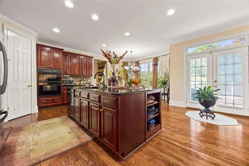 Atlanta, Georgia 30331, United States, 5 Bedrooms Bedrooms, ,4 BathroomsBathrooms,Residential,Pending,209910