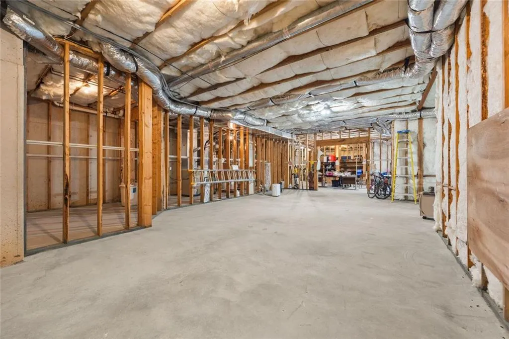 Atlanta, Georgia 30331, United States, 5 Bedrooms Bedrooms, ,4 BathroomsBathrooms,Residential,Pending,209910